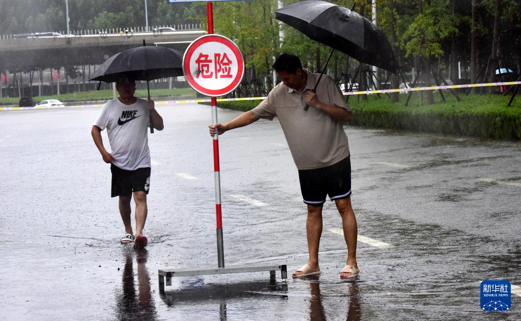 j9九游会真人游戏第一郑州市发布暴雨预警信号(图2)